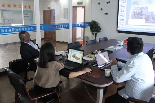 印度殺菌鍋客戶與惠合工程師洽談現(xiàn)場(chǎng)2